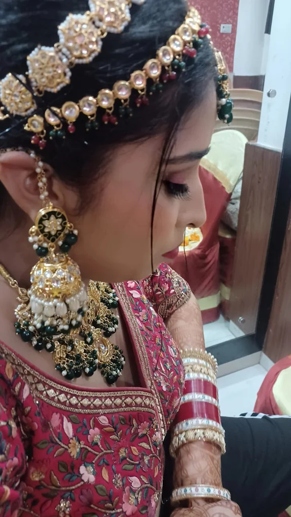 Bridal detail — chooda & matha-patti
