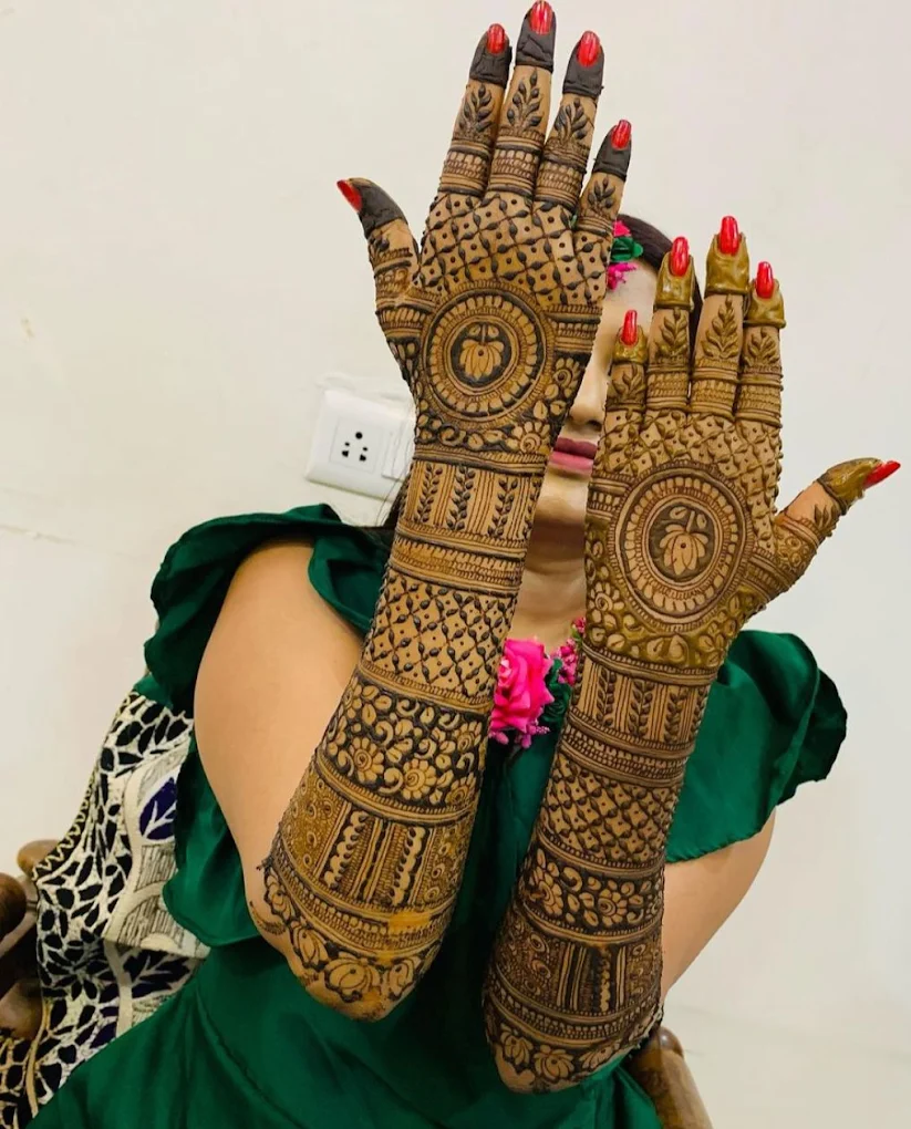 Bridal mehendi — full hands